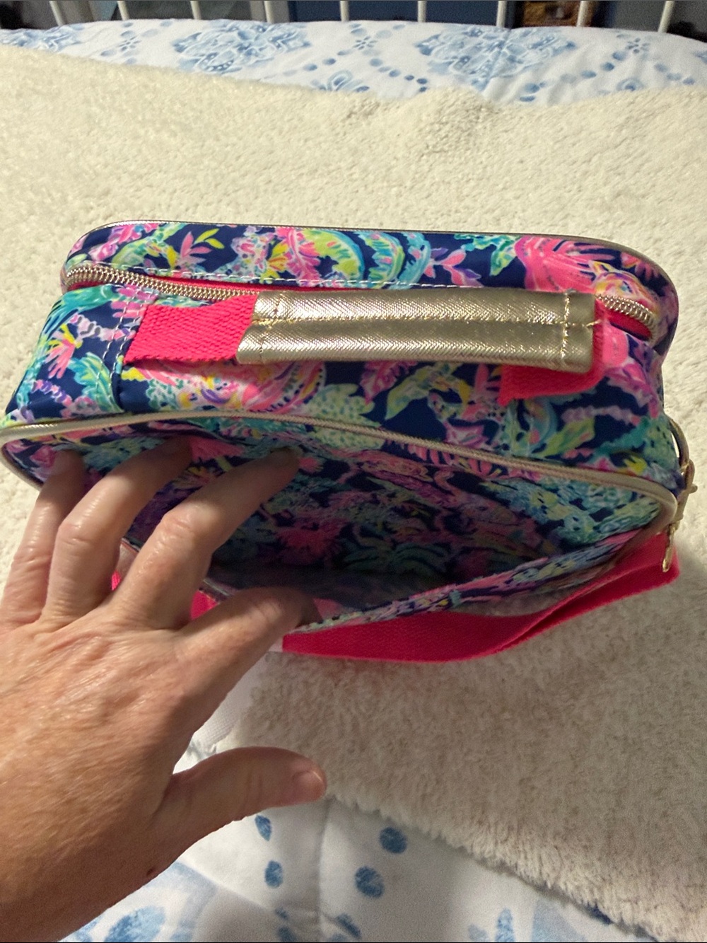 Lilly Pulitzer oyster bay navy Colorful Coral Print Crossbody Lunch Bag - Picture 4 of 7